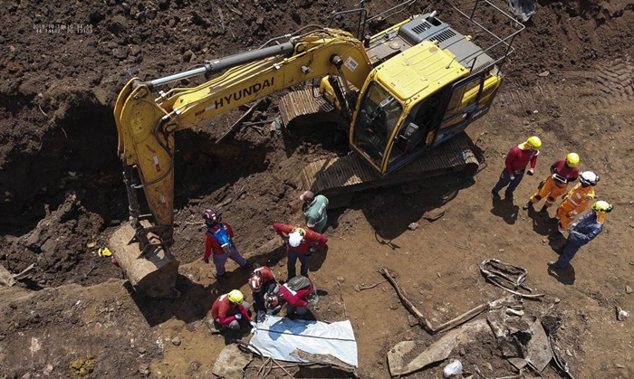  Resgate de corpos após o rompimento da barragem da Mina Córrego do Feijão, em Brumadinho, na região metropolitana de Belo Horizonte, em janeiro de 2019