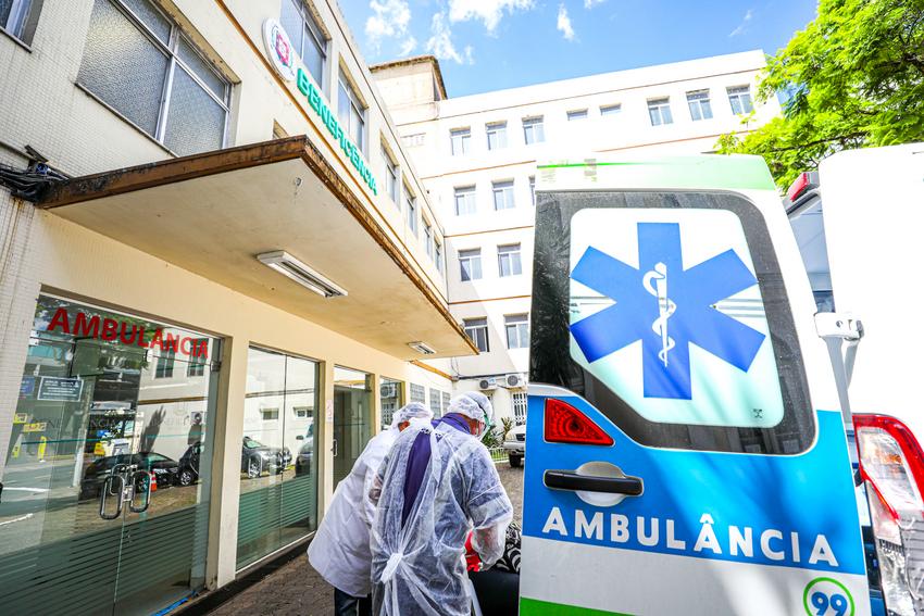 Chegada de pacientes nos novos leitos sus no Hospital Beneficência Portuguesa 