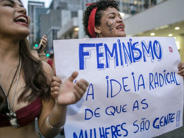 Manifestação de coletivos de mulheres em São Paulo contra extinção de políticas públicas durante a pandemia