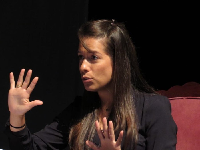 Camila Santos, vice-coordenadora da Licenciatura em Teatro da UFSM