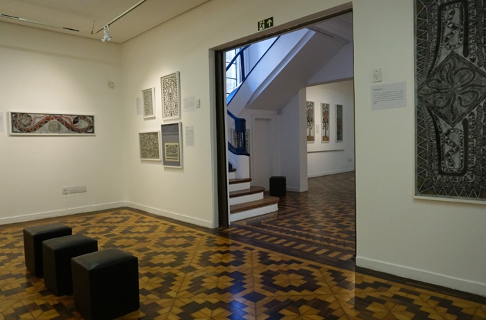 Mostra comemorativa às três décadas de trabalhos de Cláudia Sperb permanece aberta ao público na Galeria Ecarta, com entrada franca, até 23 de maio