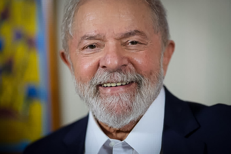 Lula deixa de ser Ficha Suja, porque foram anuladas as decisões tomadas em Curitiba, a do Triplex do Guarujá, por Moro, e a do sítio de Atibaia, de Gabriela Hardt