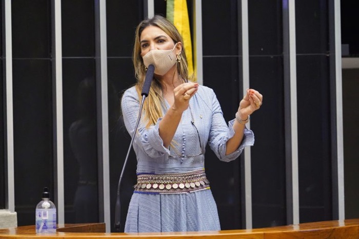 Deputada Paula Belmonte (Cidadania-DF), autora do projeto que segundo o movimento, contém um jabuti contra o direito de greve