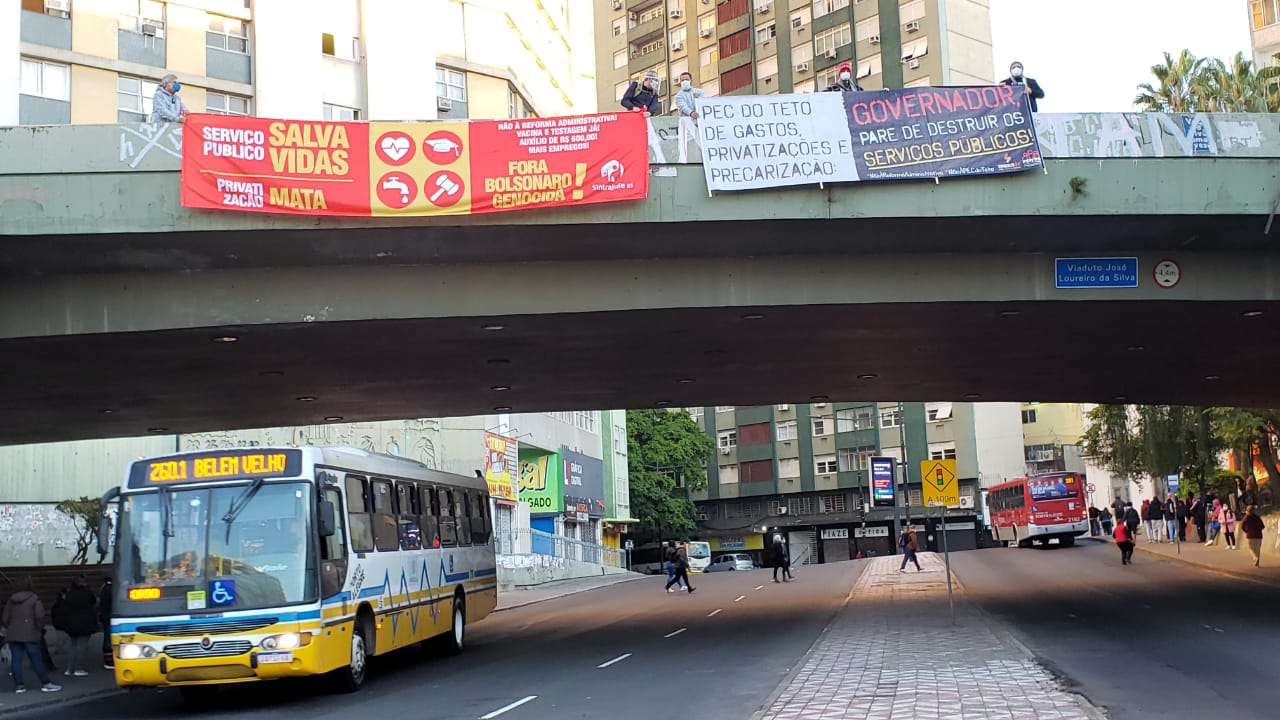 Mobilização por vacina e comida marcou a manhã desta quarta, 26, em Porto Alegre