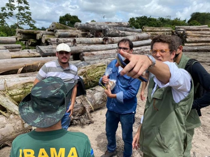 Em abril, Salles se reuniu em Santarém (PA) com empresários e se comprometeu a apoiar a liberação de madeira apreendida pela PF