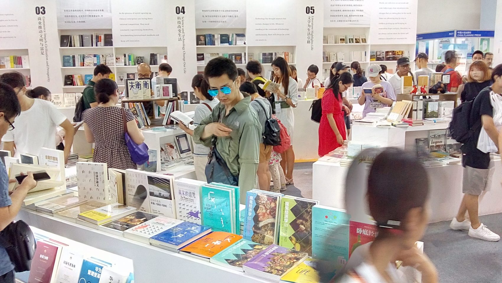 Alto investimento em educação, além do desenvolvimento econômico, fez do país um grande consumidor de livros e de bens culturais