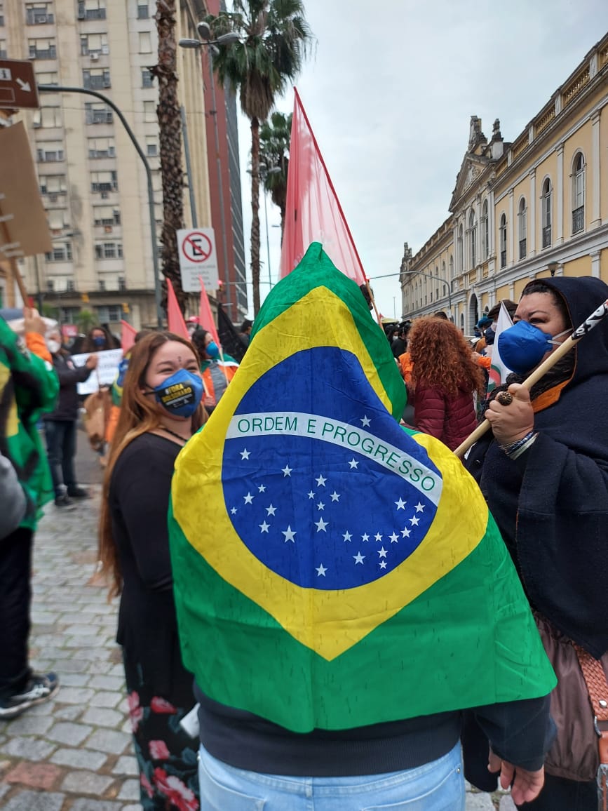 PORTO ALEGRE | Manifestantes retornam às ruas do Rio Grande do Sul pelo impeachment de Bolsonaro