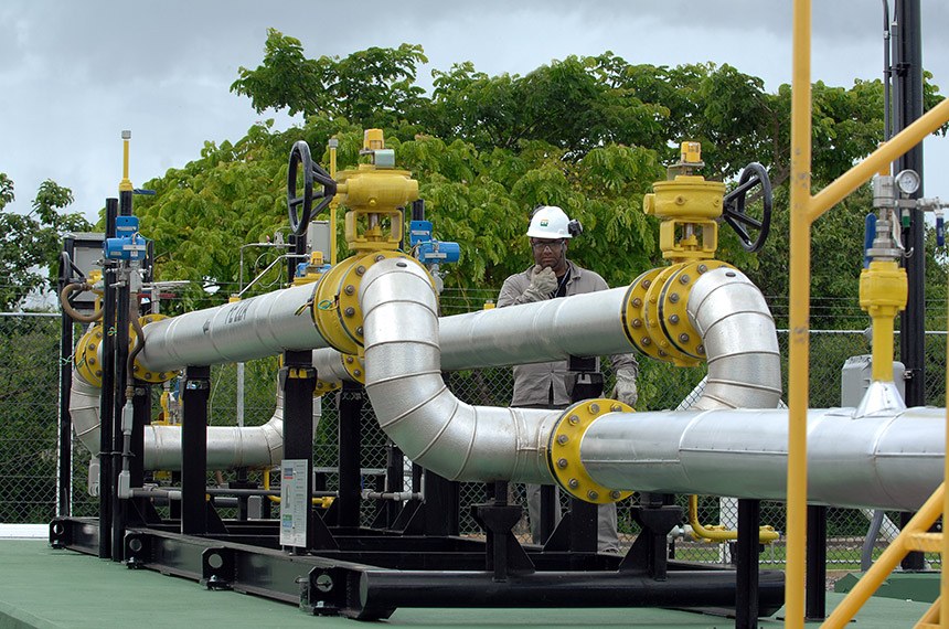 Instalação de térmicas a gás em regiões sem gasoduto sugere que a possibilidade de interesses alheios aos consumidores de energia