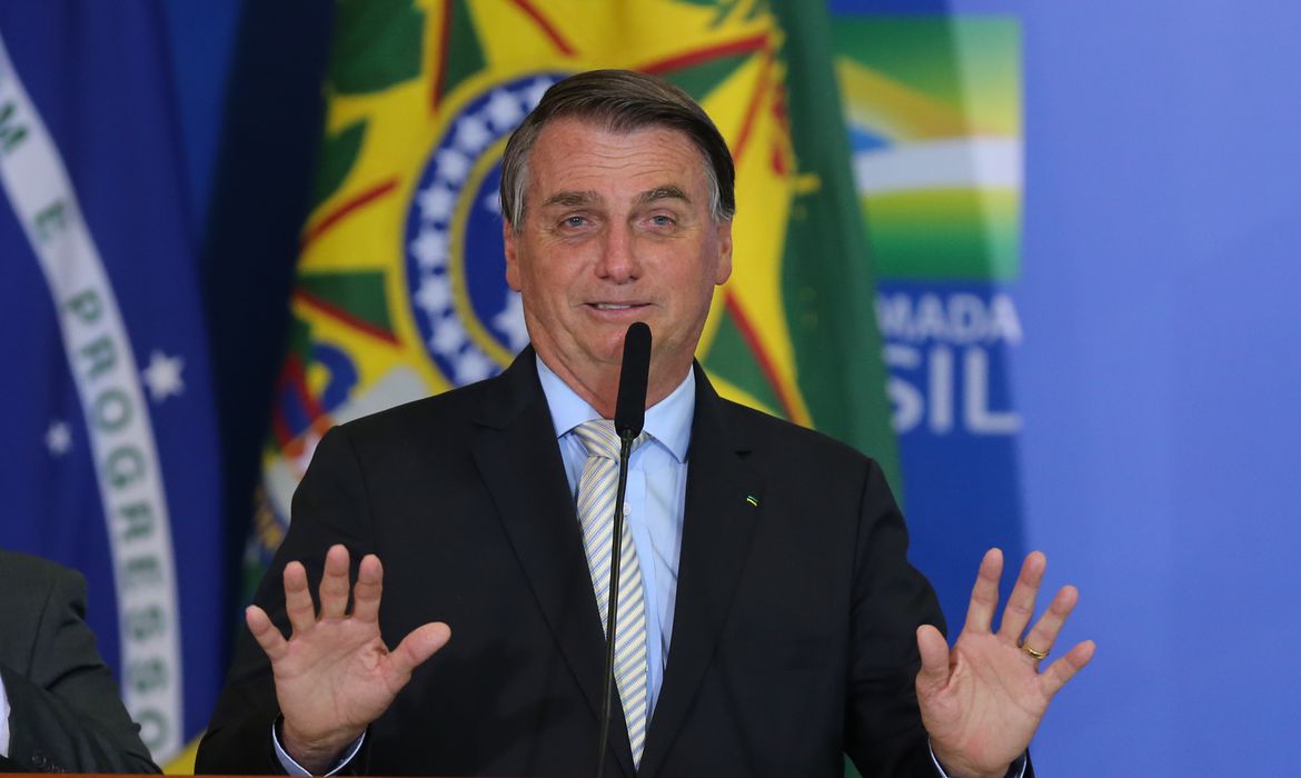 Três senadores pediram para o STF determinar ao Ministério Público que denuncie o presidente da República, Jair Bolsonaro por crime de prevaricação
