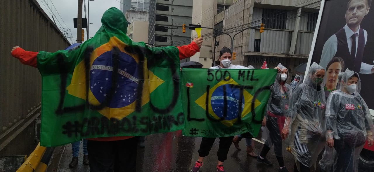 PORTO ALEGRE | Manifestantes retornam às ruas do Rio Grande do Sul pelo impeachment de Bolsonaro