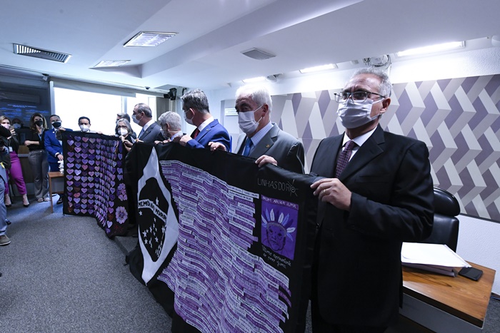 Relatório da CPI da Pandemia atribui nove crimes a Bolsonaro, exceto genocídio