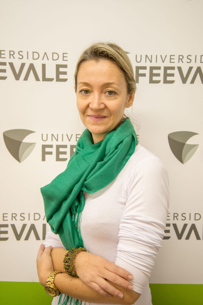 Caroline Rigotto. professora do mestrado em Virologia da Feevale