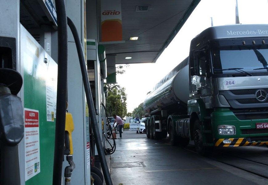 Petroleiros alertam para risco de escassez de diesel no país