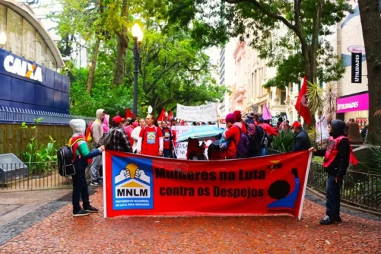 Movimentos-em-defesa-da-moradia-fazem-mobilizacao-em-Porto-Alegre | Foto: Maiara Raubert/ MST