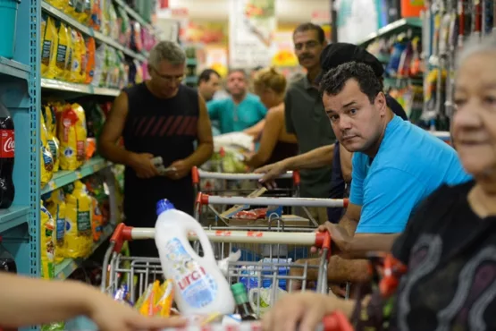 Preço da cesta básica exige salários cinco vezes maior | Tânia Rego/Agência Brasil