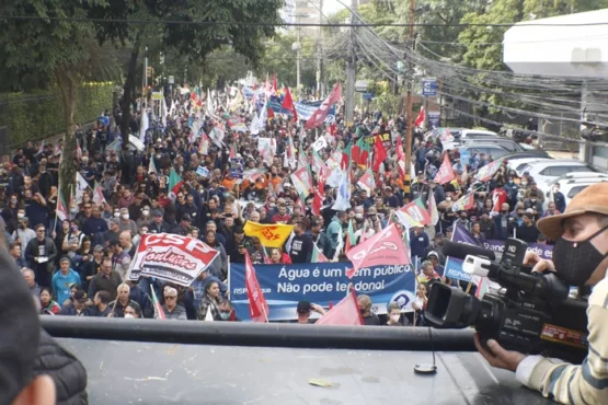 Servidores da Corsan deflagram estado de greve contra privatização da estatal | Foto: Tiago Silveira/Sindiágua/RS