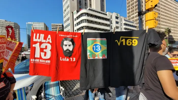 Panelaço contra a fome e o desemprego ocupa ruas do centro de Porto Alegre_8