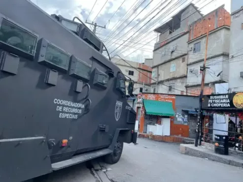 Operação policial em comunidades do Rio deixa saldo de sete mortos | Imagem: BandRio/ Reprodução