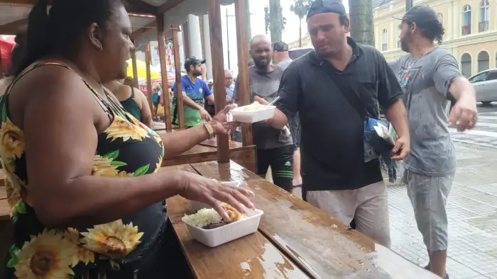 Cozinhas comunitárias fazem mutirão contra a fome em Porto Alegre_gal4