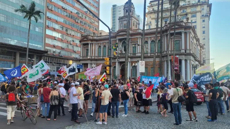 Caminhada do Fórum Mundial Social reúne milhares nas ruas de Porto Alegre | Foto: Igor Sperotto
