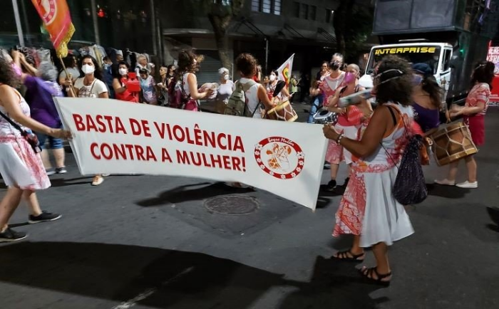 Mulheres do campo e da cidade fazem ato unificado no 8 de março, em Porto Alegre