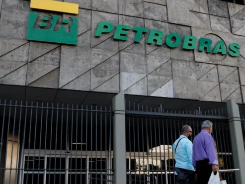 Petrobras paga a acionistas mais do que deveria 2