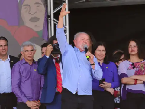 Lula assina pacote de decretos para mulheres no encerramento da Marcha das Margaridas_4