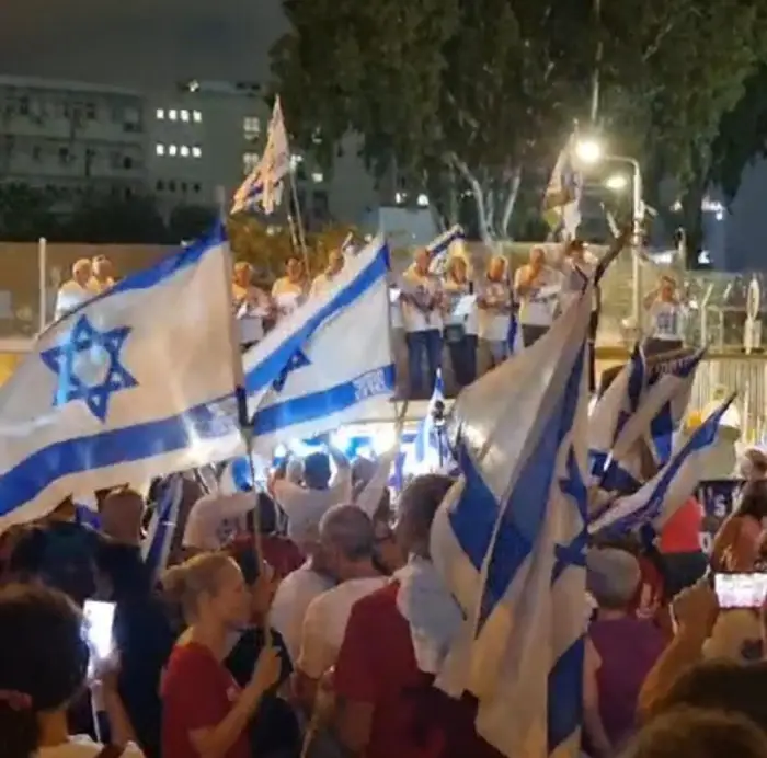 Versão de hino contra a ditadura brasileira nos protestos de Israel