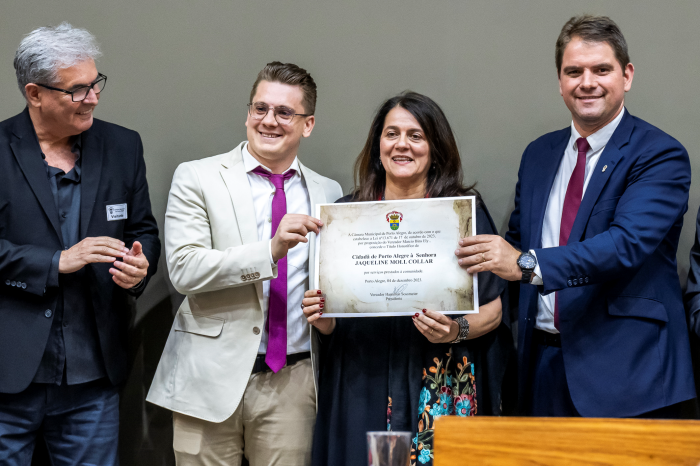 A educadora Jaqueline Moll recebe título de Cidadã de Porto Alegre