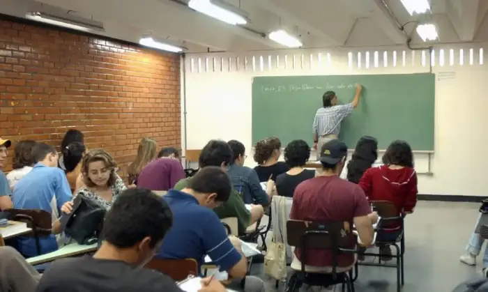 Brasileiros confiam mais nos seus professores